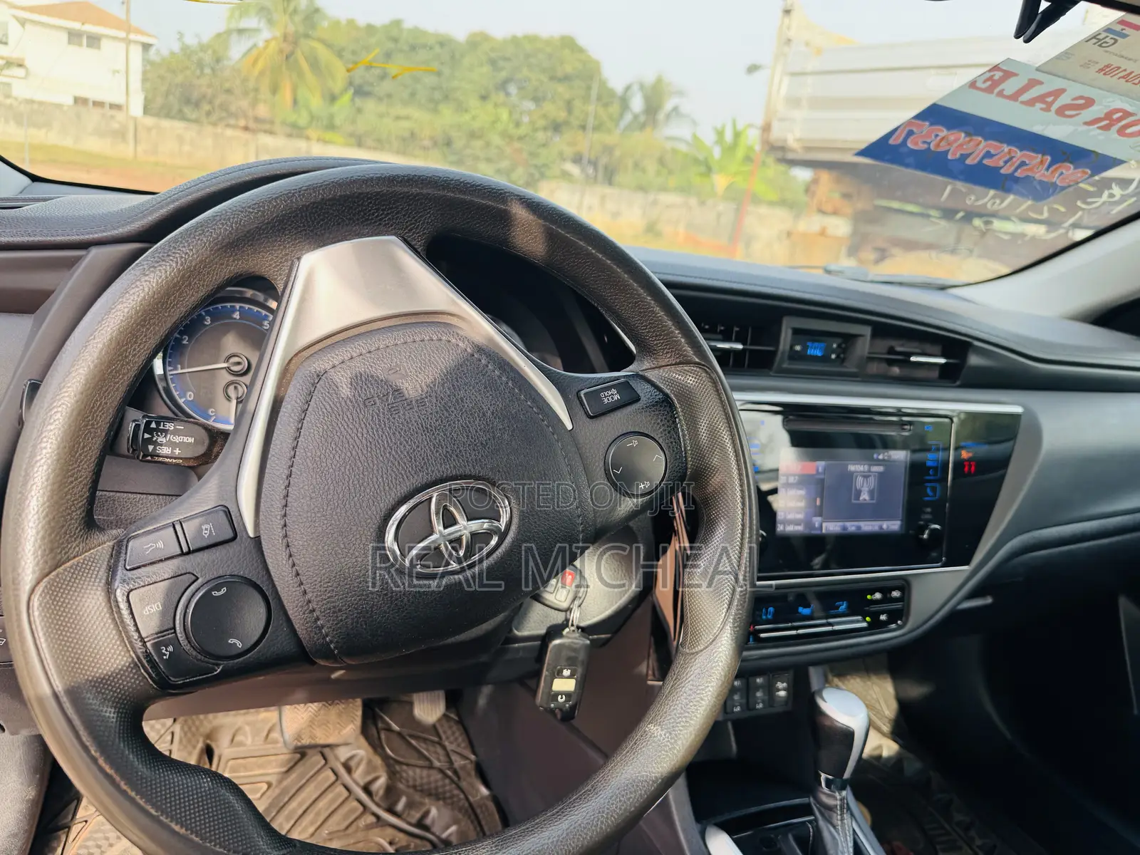 Toyota Corolla L (1.8L 4cyl 2A) 2018 Gray