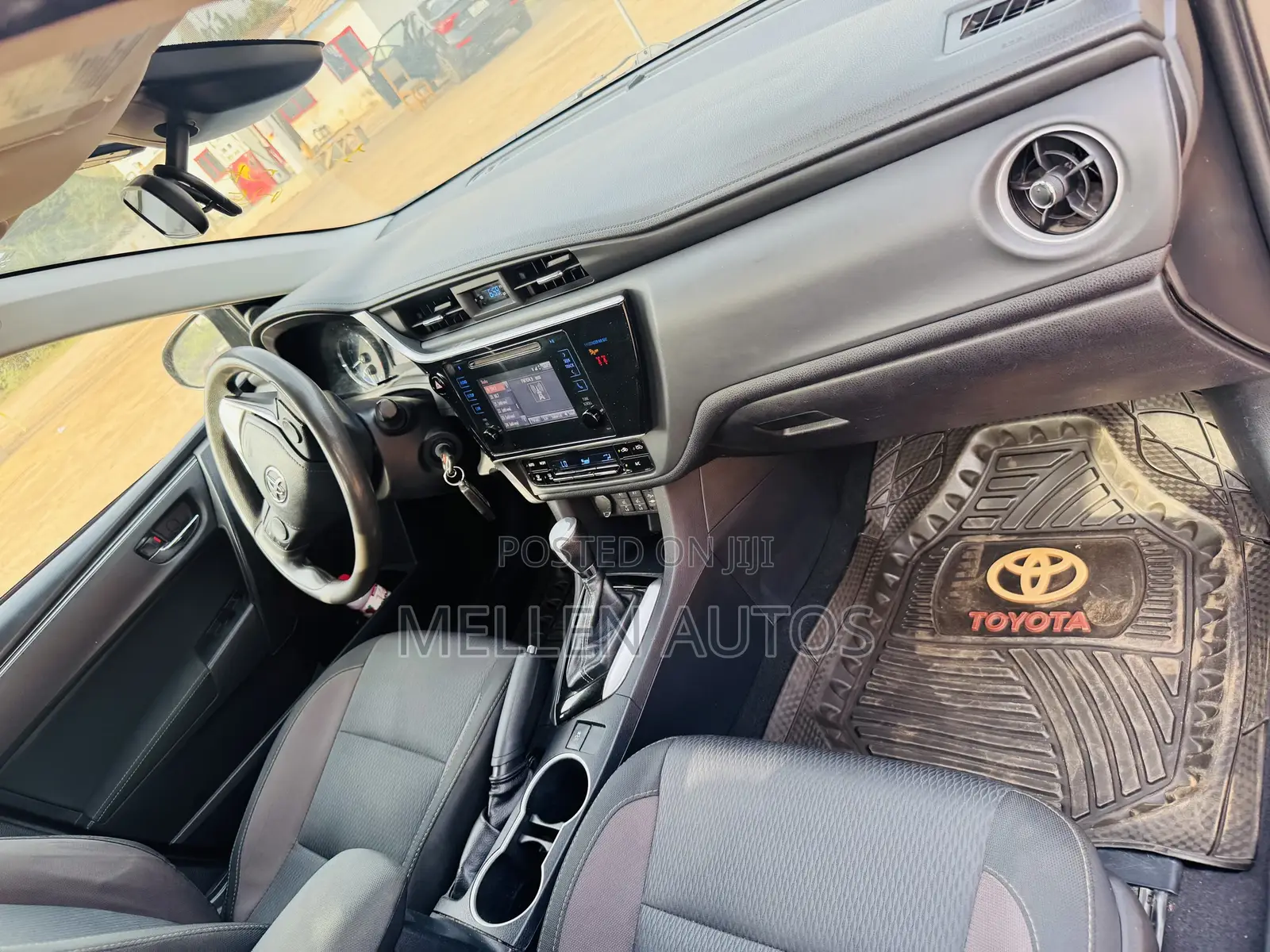 Toyota Corolla L (1.8L 4cyl 2A) 2018 Gray