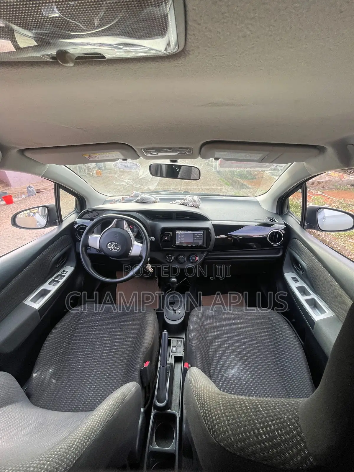 Toyota Vitz 1.3 AWD 3dr 2015 Gray