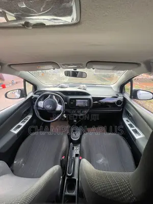 Toyota Vitz 1.3 AWD 3dr 2015 Gray