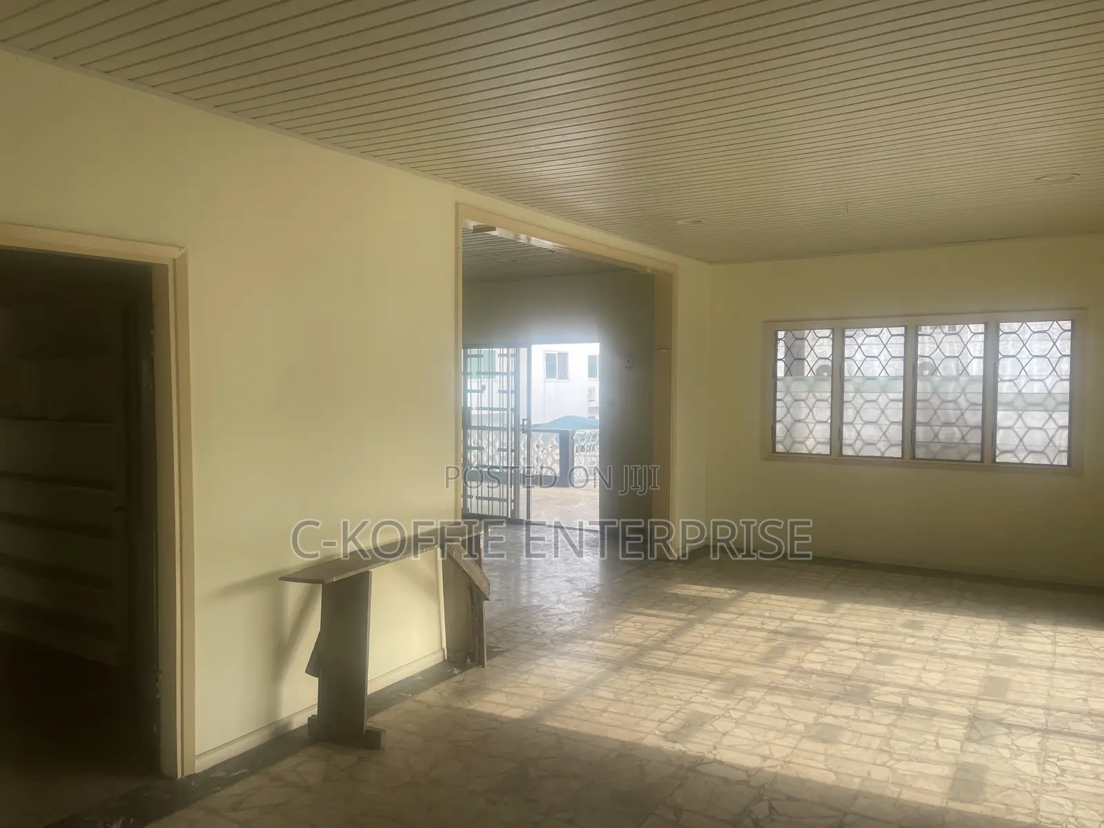 8bdrm Apartment in Tesano for rent