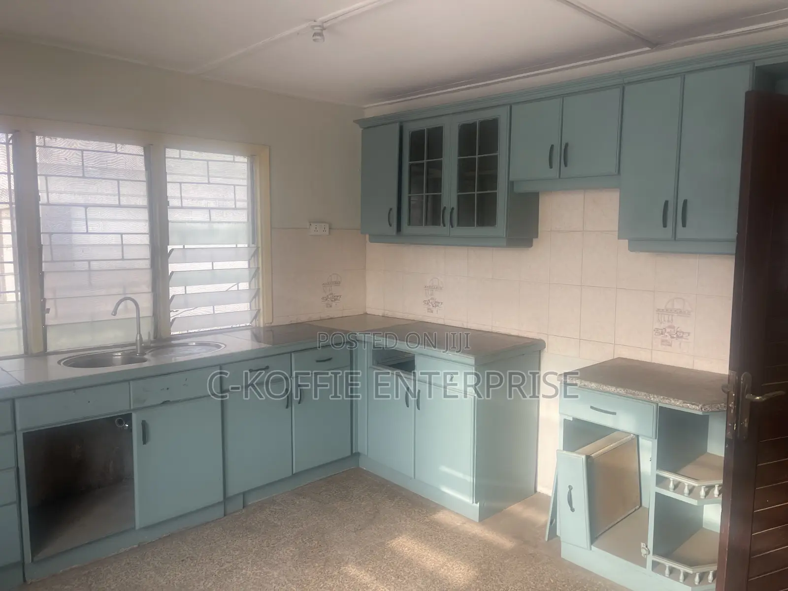 8bdrm Apartment in Tesano for rent