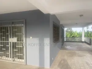 8bdrm Apartment in Tesano for rent