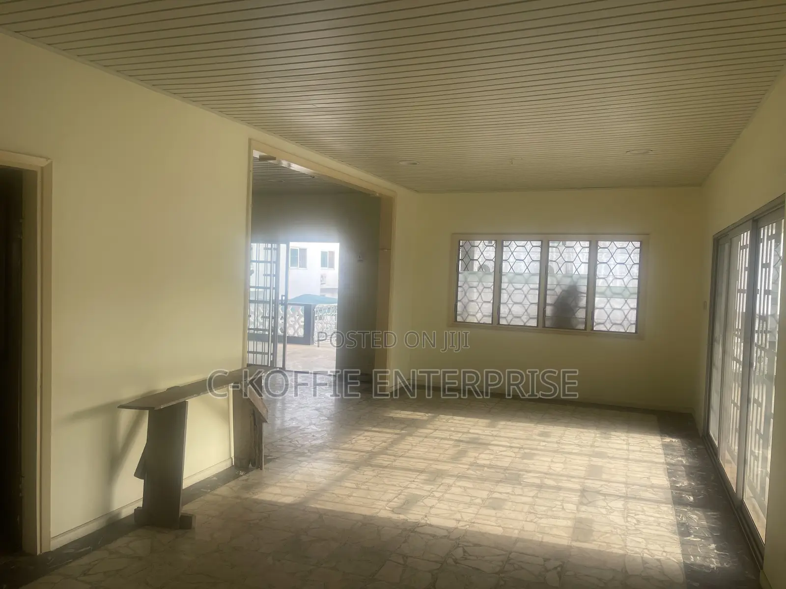 8bdrm Apartment in Tesano for rent