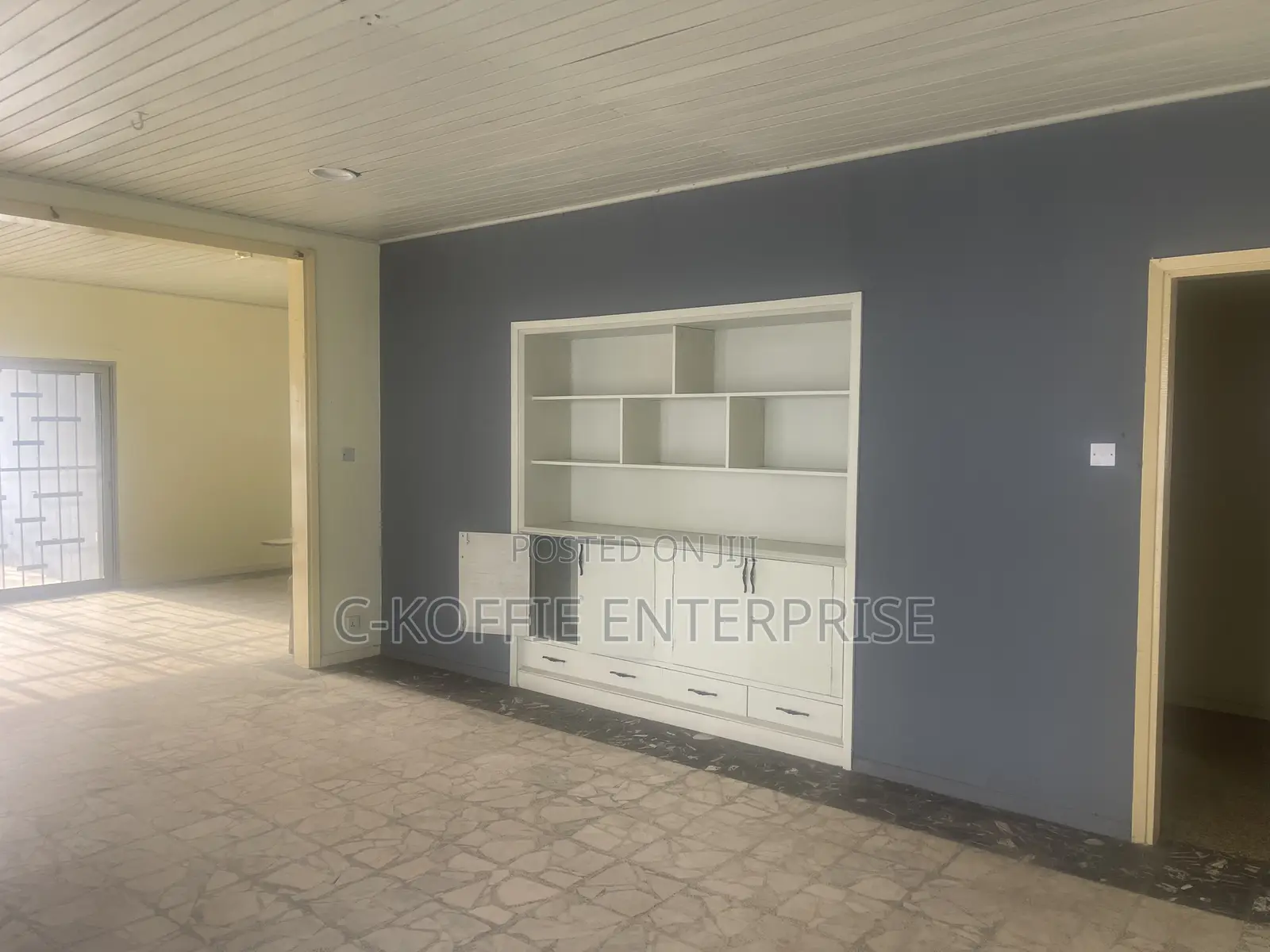 8bdrm Apartment in Tesano for rent