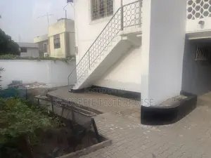 8bdrm Apartment in Tesano for rent