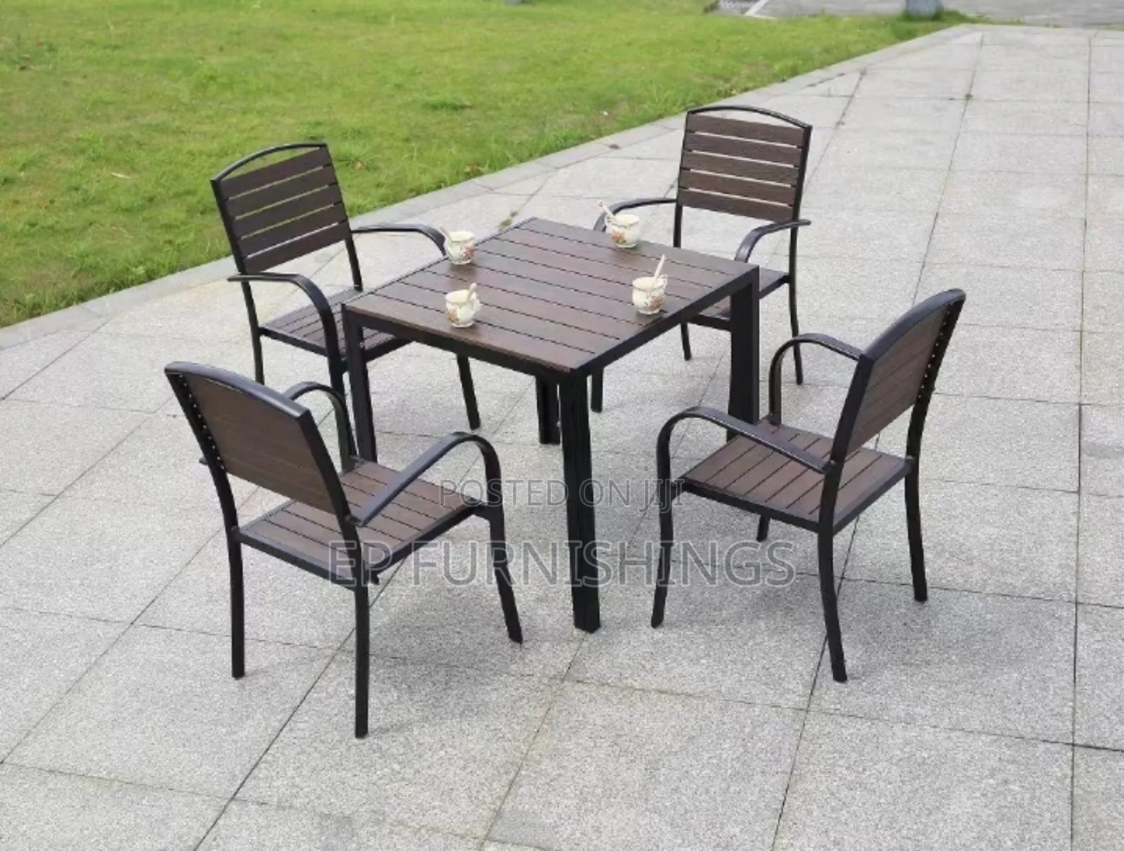 Outdoor Table (4 Chairs)