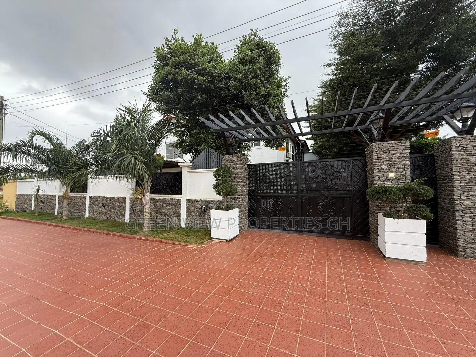 Furnished 5bdrm Maisonette in East Legon for sale