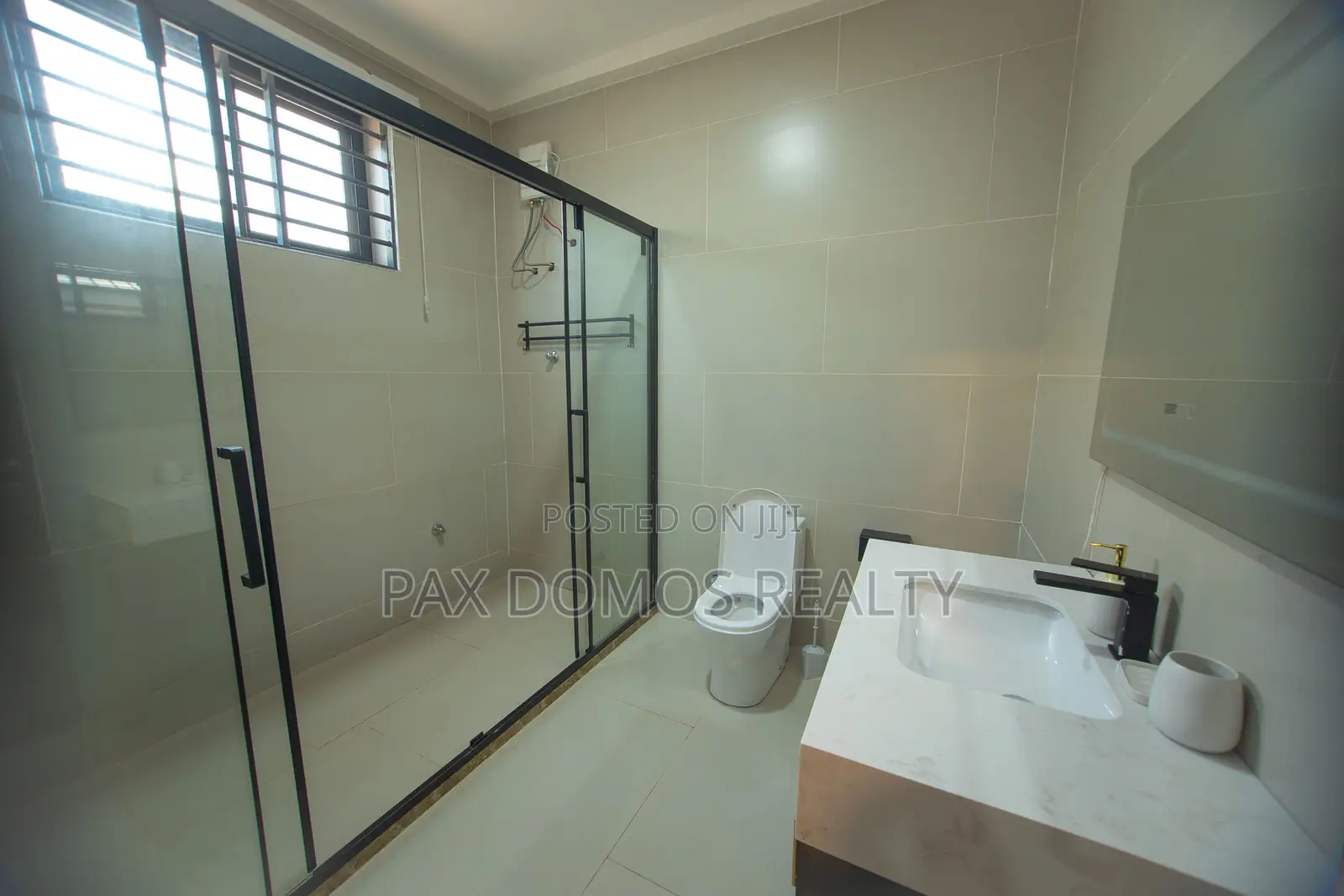 Furnished 4bdrm House in Tema Com 25 - Airbnb for rent