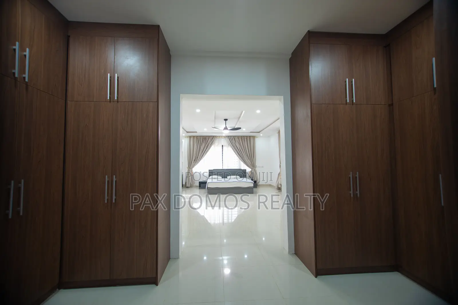 Furnished 4bdrm House in Tema Com 25 - Airbnb for rent