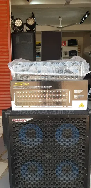 Behringer S32 Stage Box