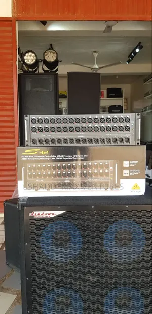 Behringer S32 Stage Box