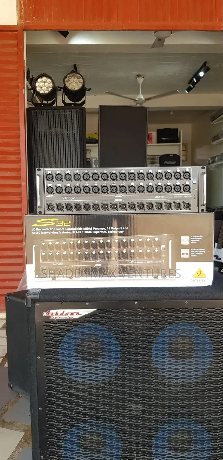 Behringer S32 Stage Box