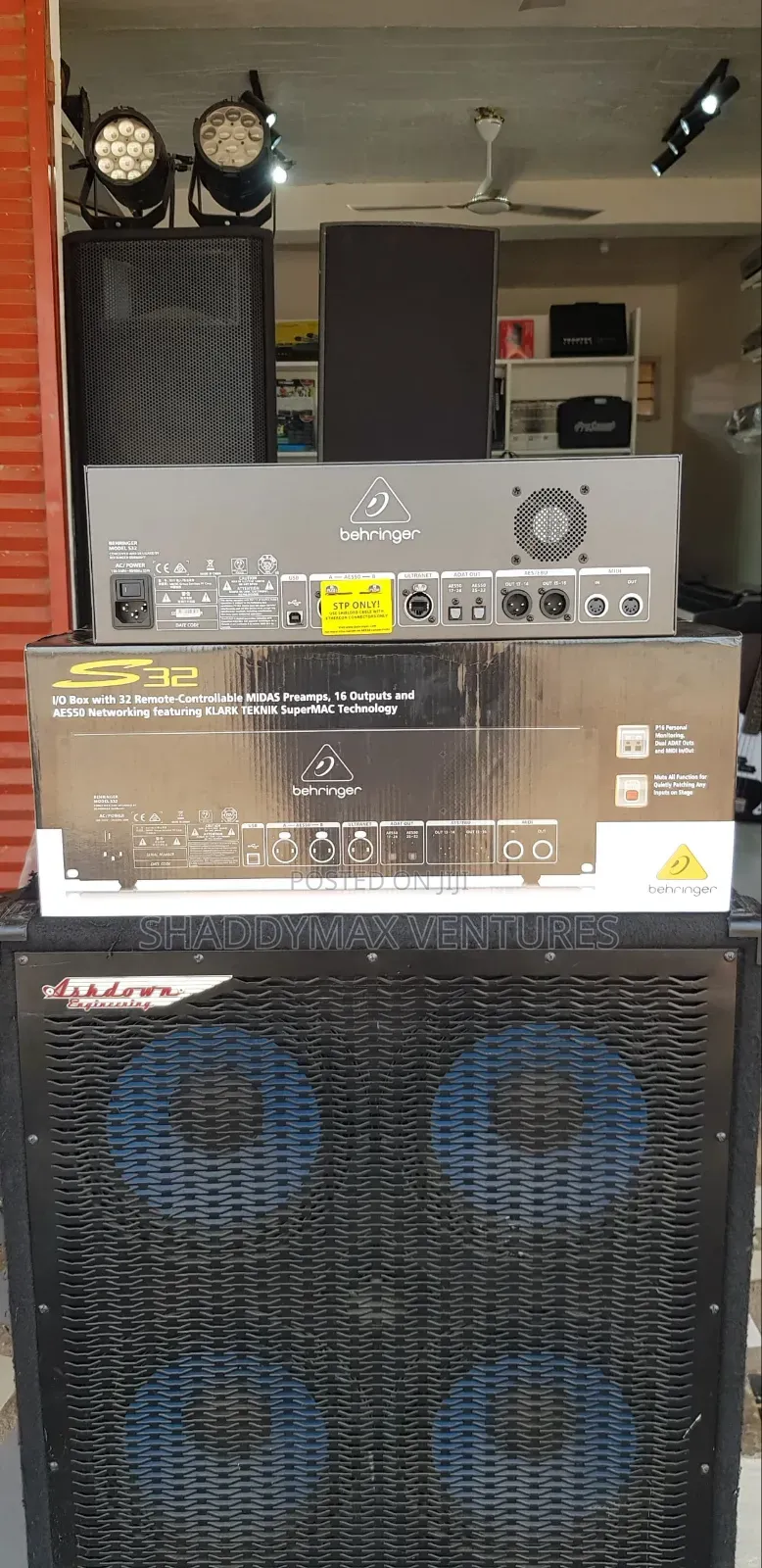 Behringer S32 Stage Box