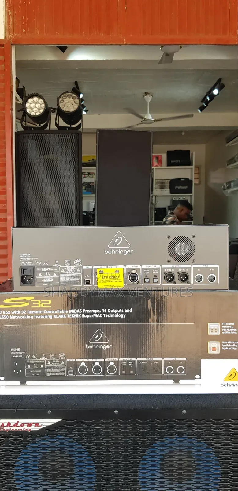 Behringer S32 Stage Box