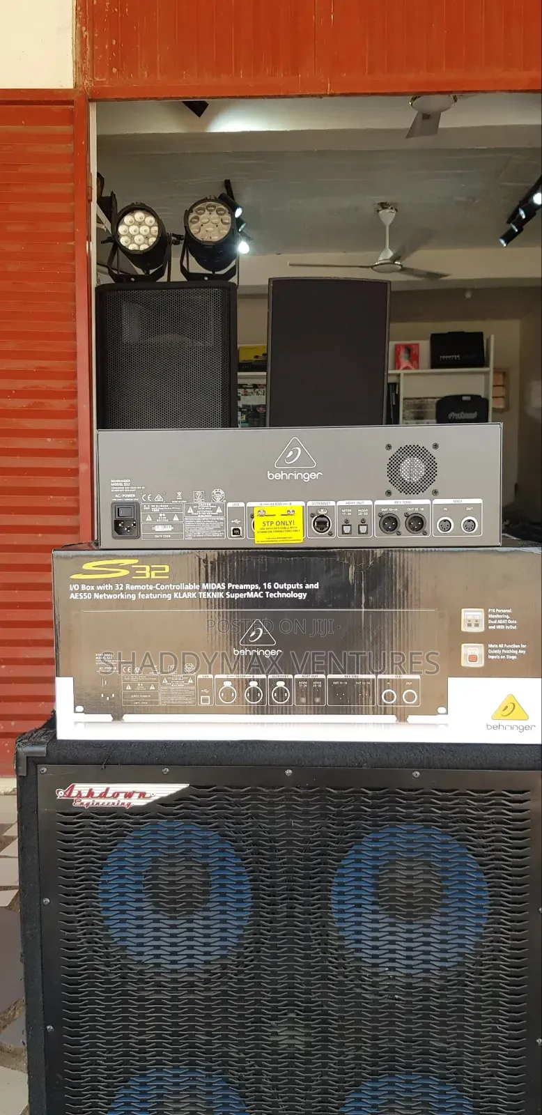 Behringer S32 Stage Box