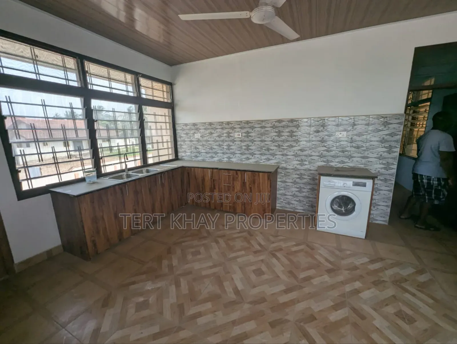 6bdrm House in North Legon for sale