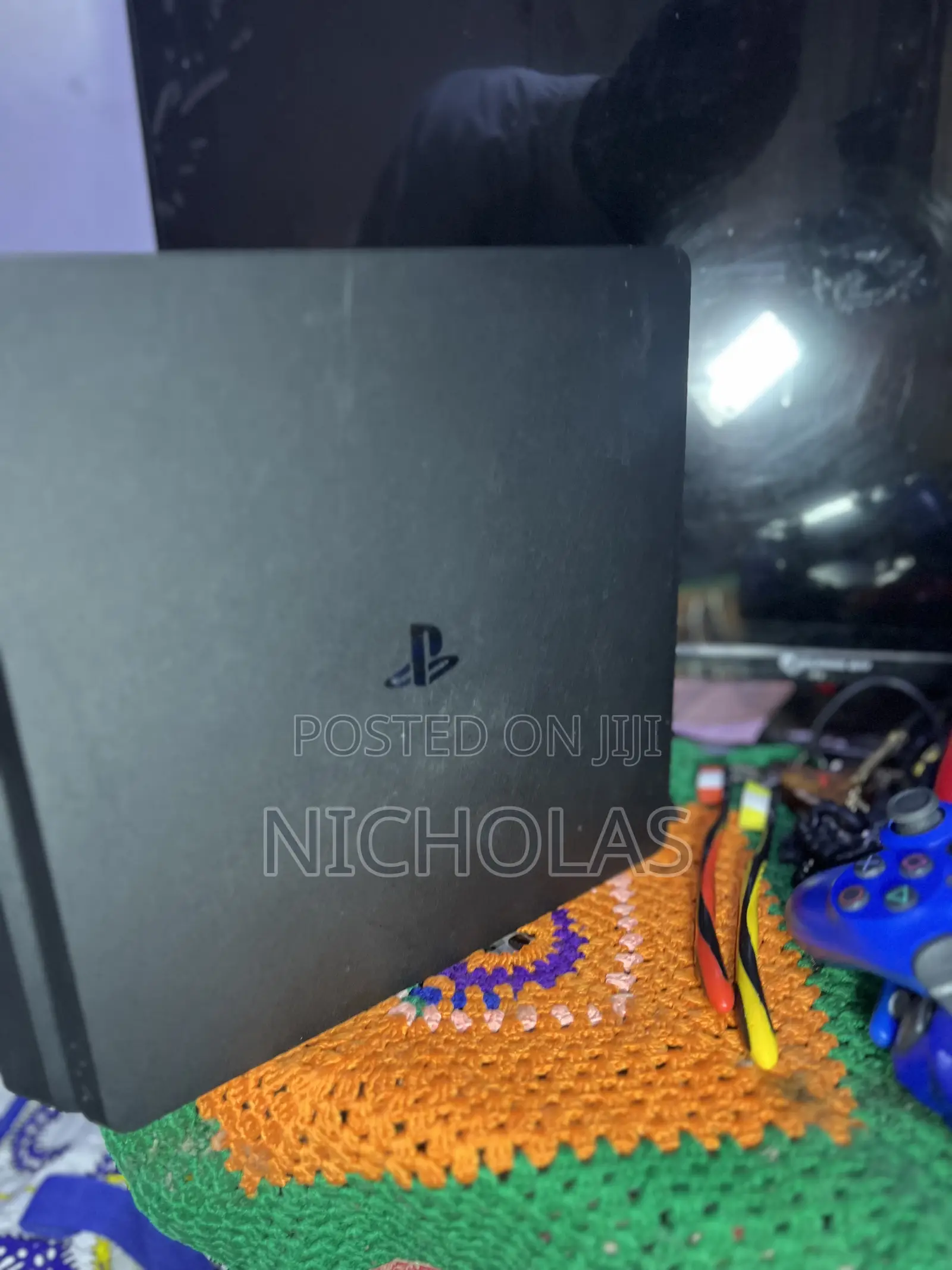 Ps4 Slim 1t,2gaming Pad and 6games Installed