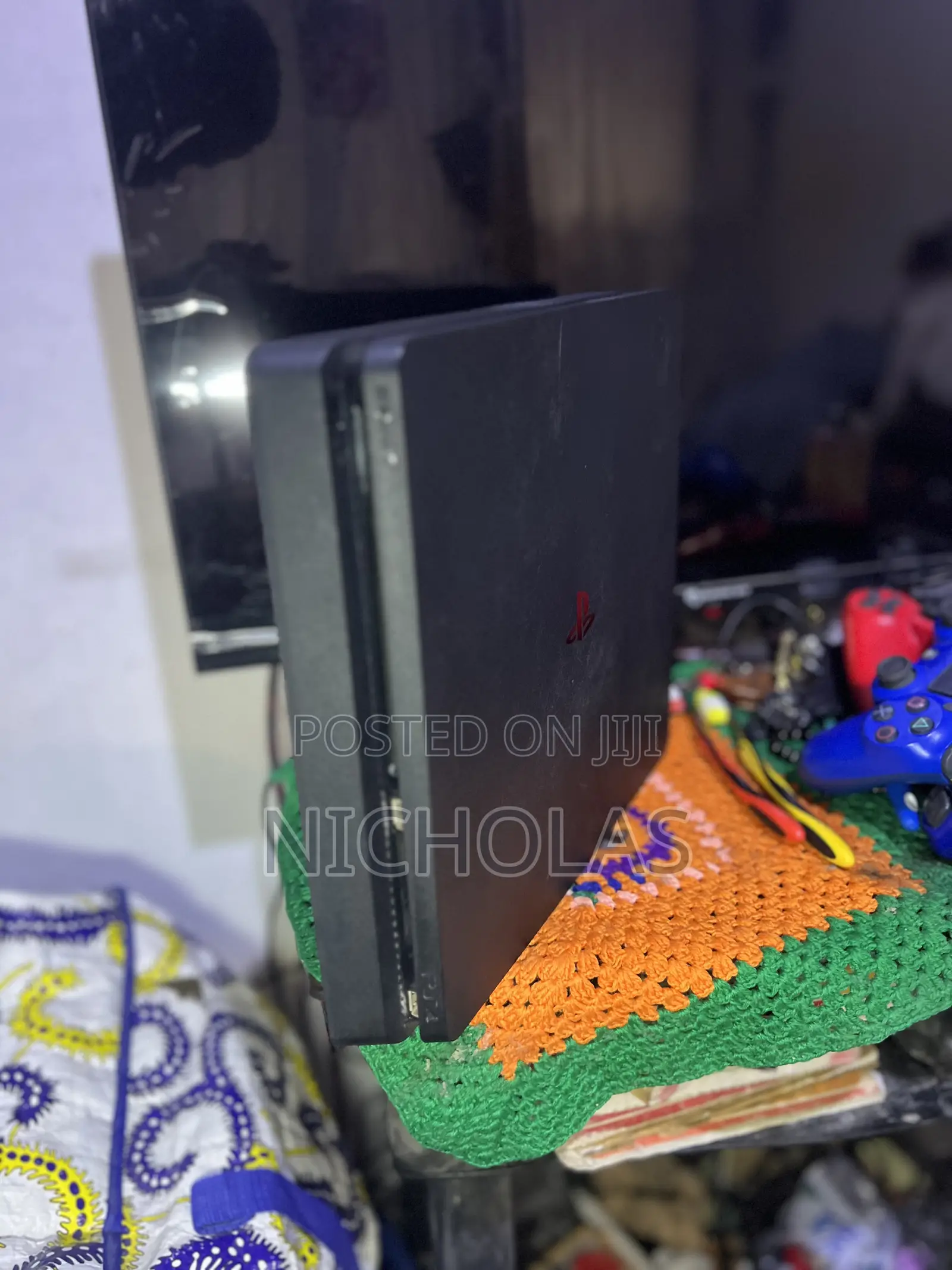 Ps4 Slim 1t,2gaming Pad and 6games Installed