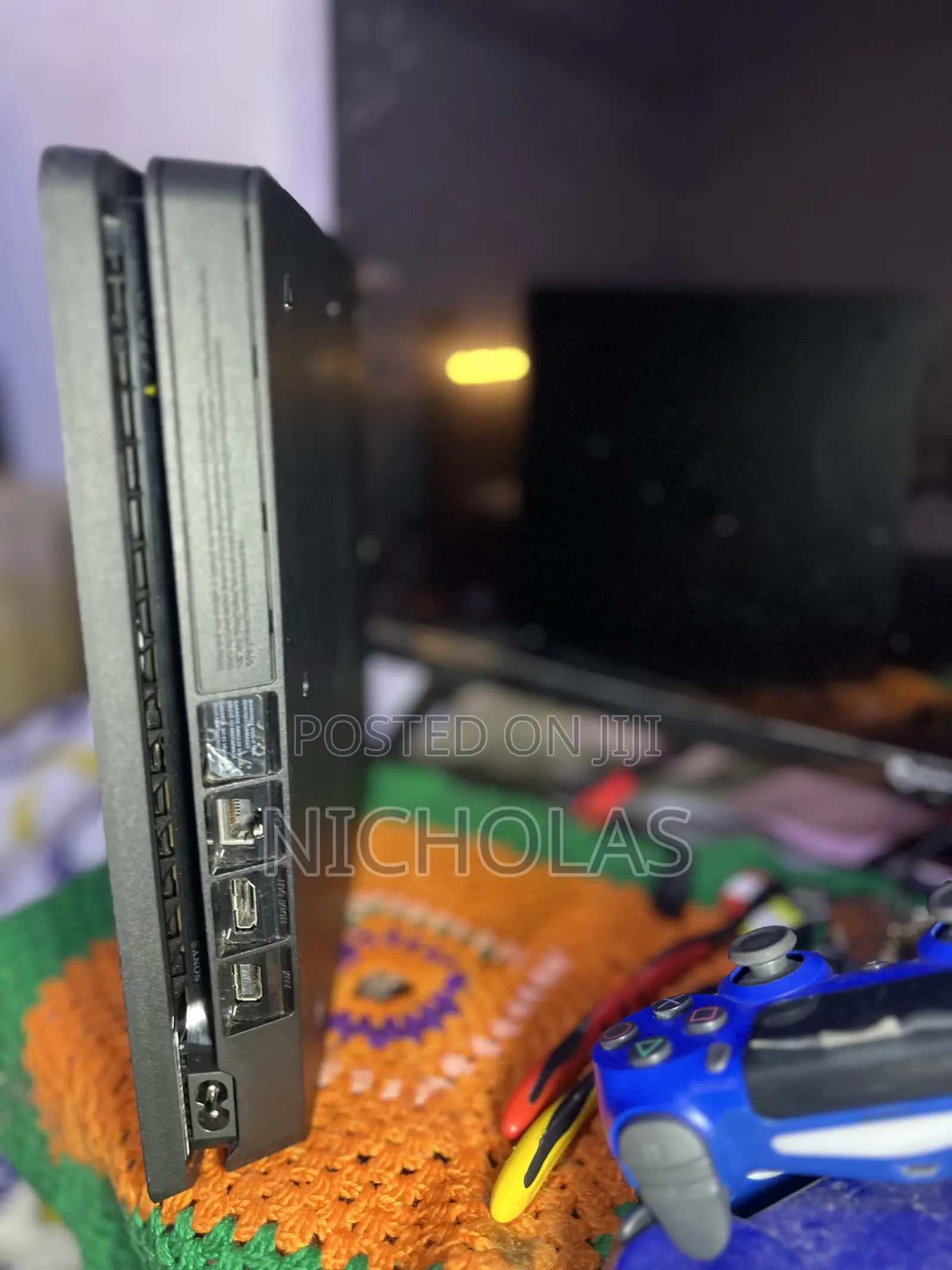 Ps4 Slim 1t,2gaming Pad and 6games Installed