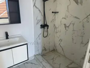 3bdrm House in New Achimota, Mile 7 for sale