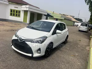 Toyota Yaris SE Hatchback 5dr 2015 White