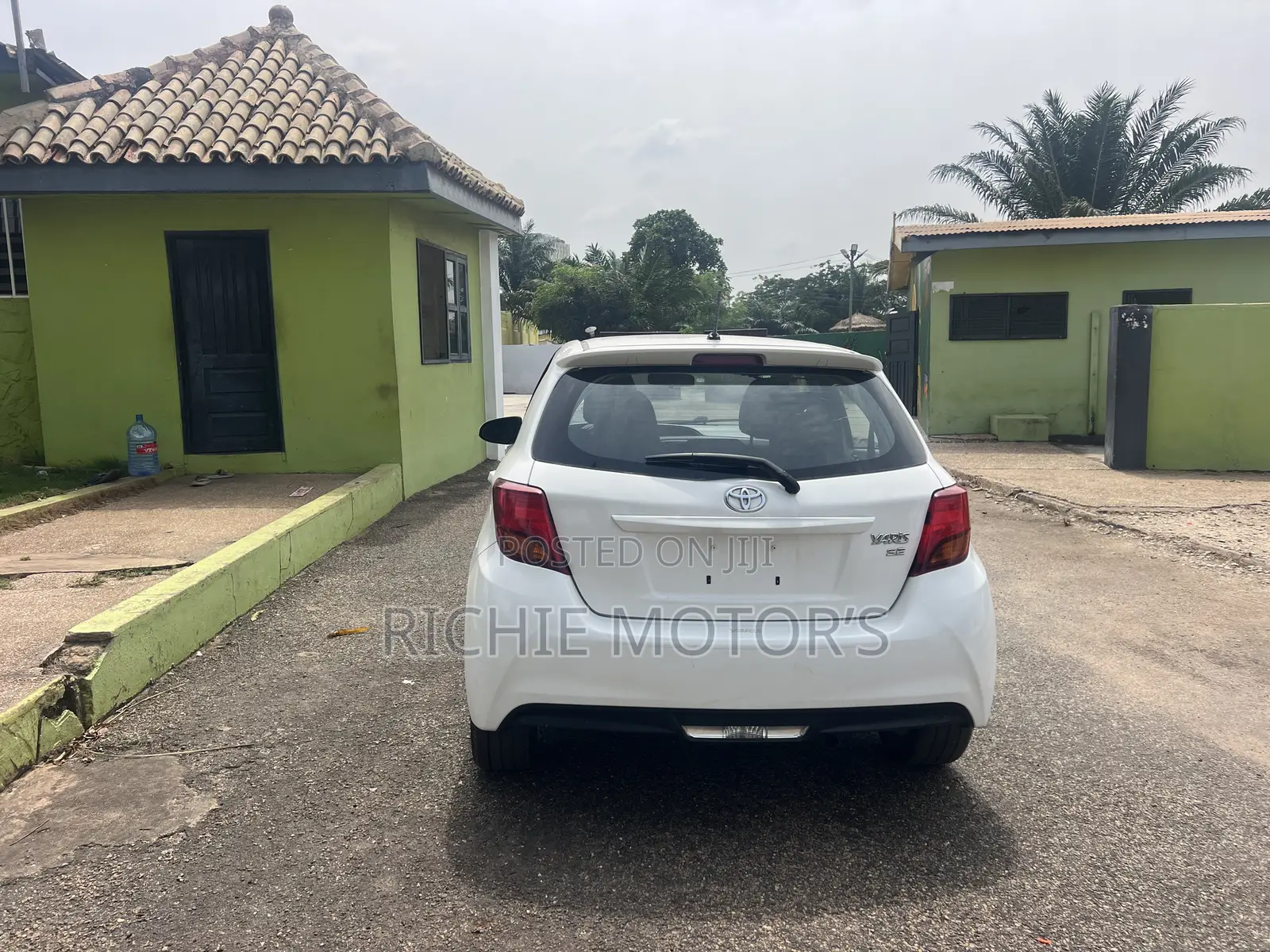 Toyota Yaris SE Hatchback 5dr 2015 White