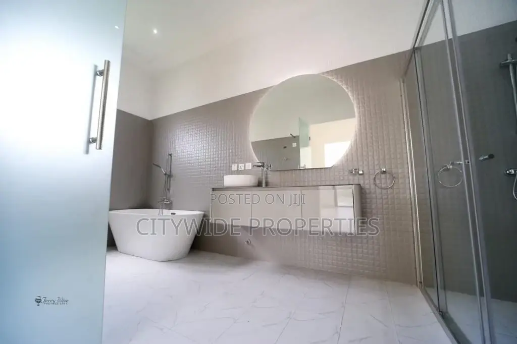 4bdrm House in East Legon, Boundary Road Area for sale