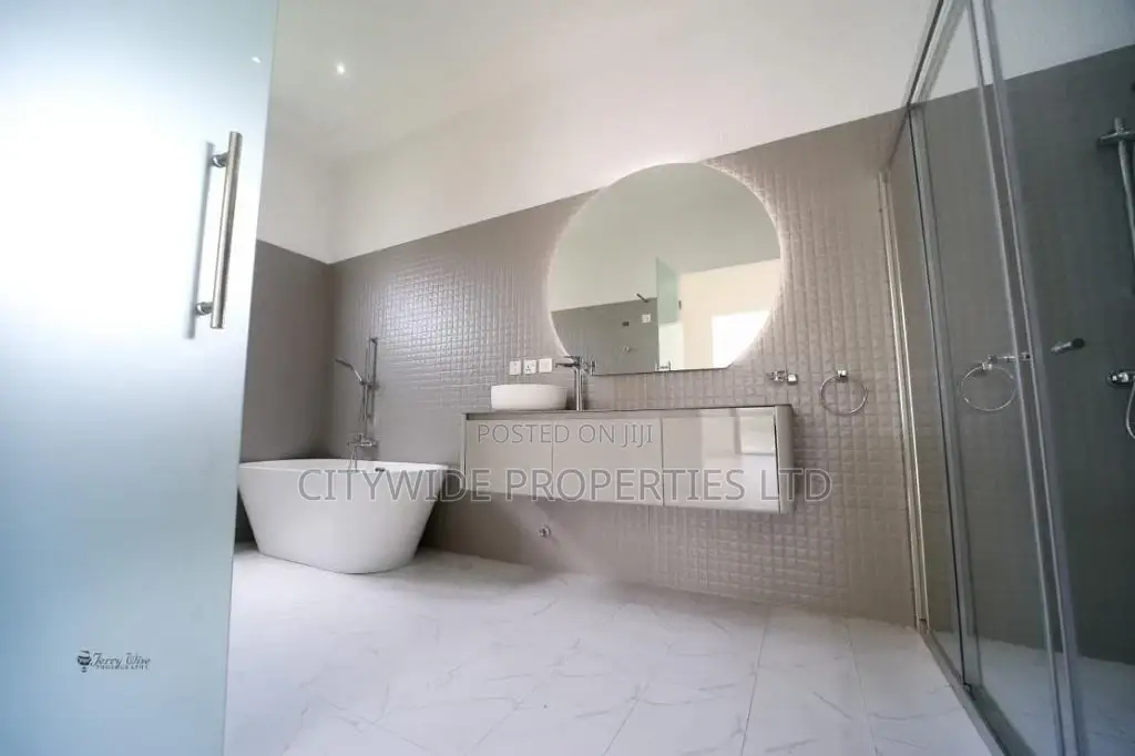 4bdrm House in East Legon, Boundary Road Area for sale