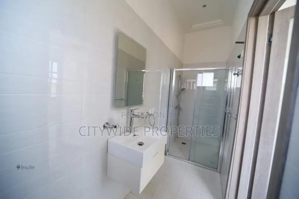 4bdrm House in East Legon, Boundary Road Area for sale