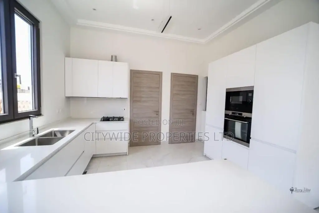 4bdrm House in East Legon, Boundary Road Area for sale