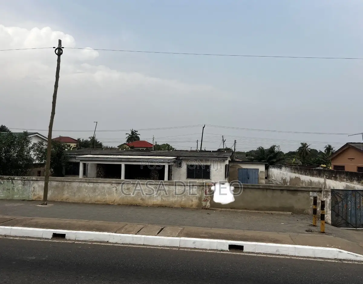 93x119ft Land for Sale at Gifard Road - La