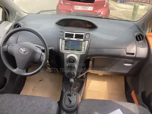 Toyota Vitz 1.3 AWD 5dr 2010 Silver