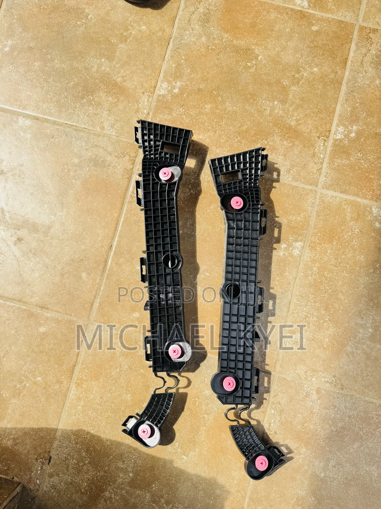 Toyota Tundra 24 Fender Bracket Pair