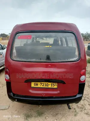 Hyundai H-100 2004 Red