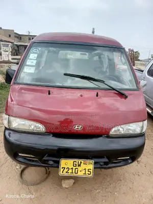 Hyundai H-100 2004 Red