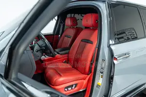 Rolls-Royce Cullinan Black Badge 2022 Gray