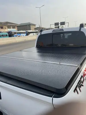 Bucket Cover for Toyota Tacoma (Hard Type )