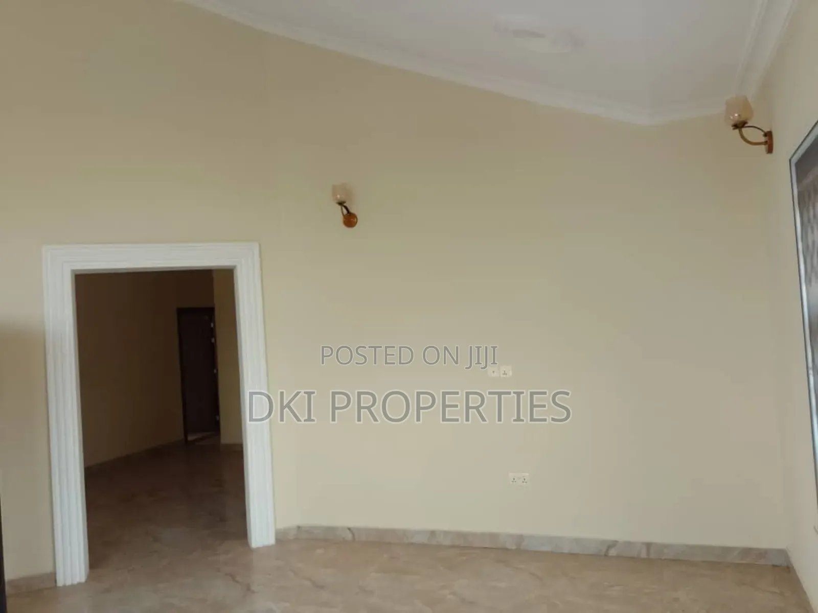 3bdrm House in Dki Properties, Adenta for sale