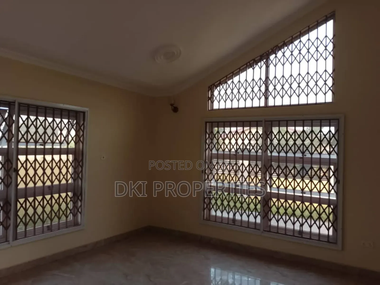 3bdrm House in Dki Properties, Adenta for sale