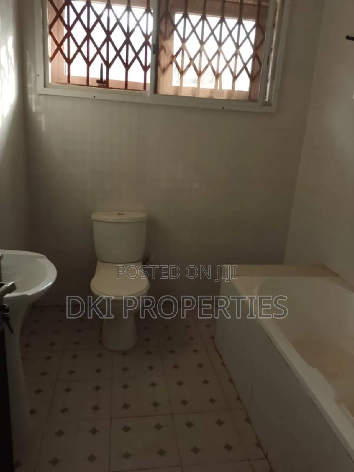 3bdrm House in Dki Properties, Adenta for sale