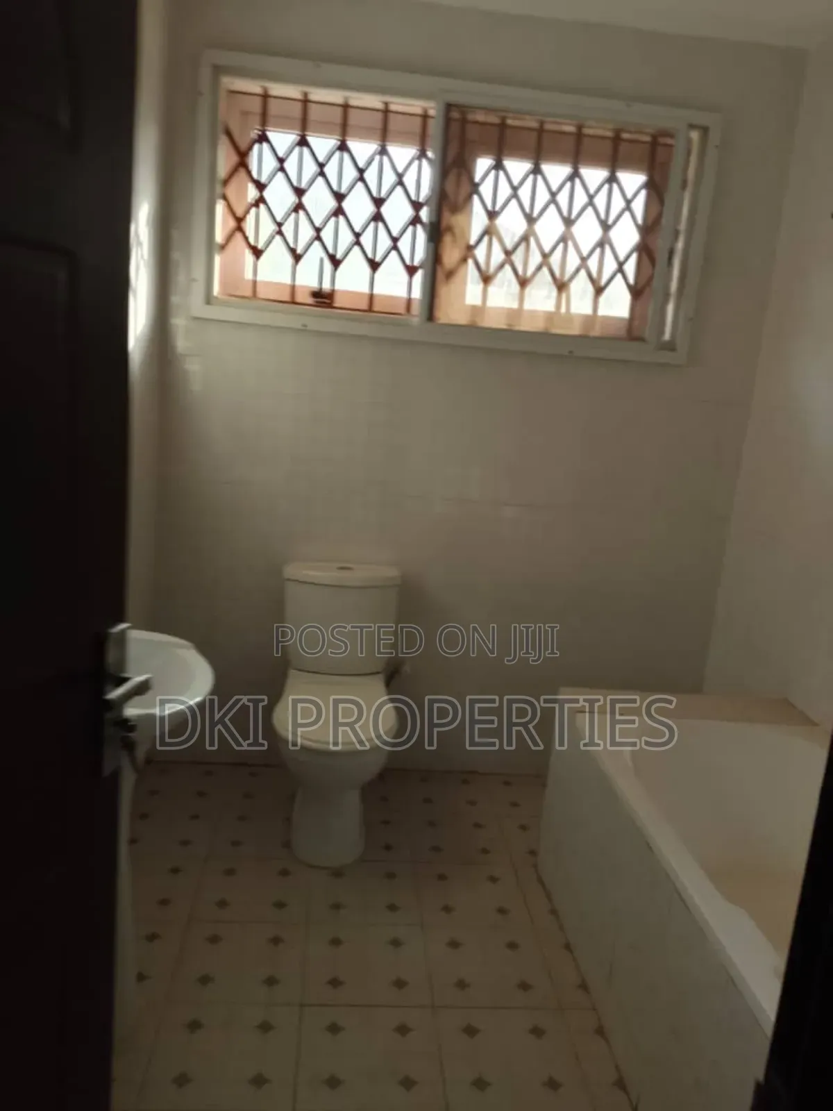 3bdrm House in Dki Properties, Adenta for sale