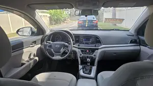 Hyundai Elantra Limited Sedan FWD (2.0L 4cyl 6A) 2017 Blue