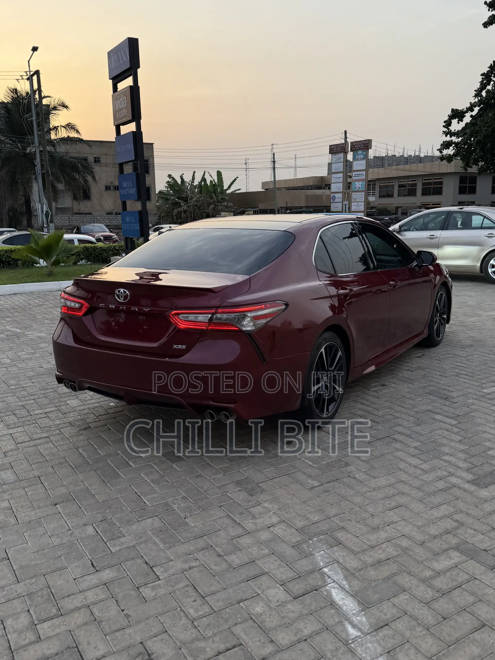 Toyota Camry XSE FWD (2.5L 4cyl 8AM) 2018 Red