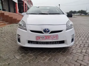 Toyota Prius Plug-in Advanced 2012 White