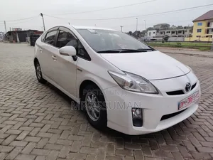 Toyota Prius Plug-in Advanced 2012 White