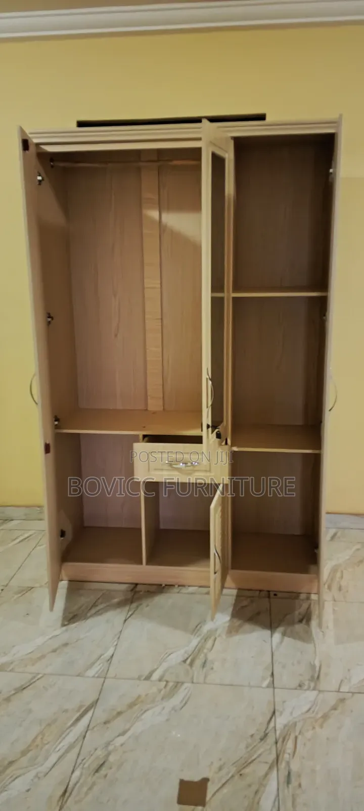3 Door Wardrobe (9653)
