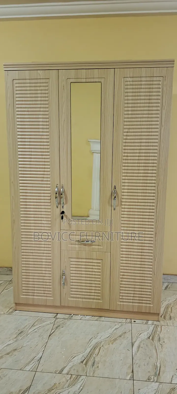 3 Door Wardrobe (9653)