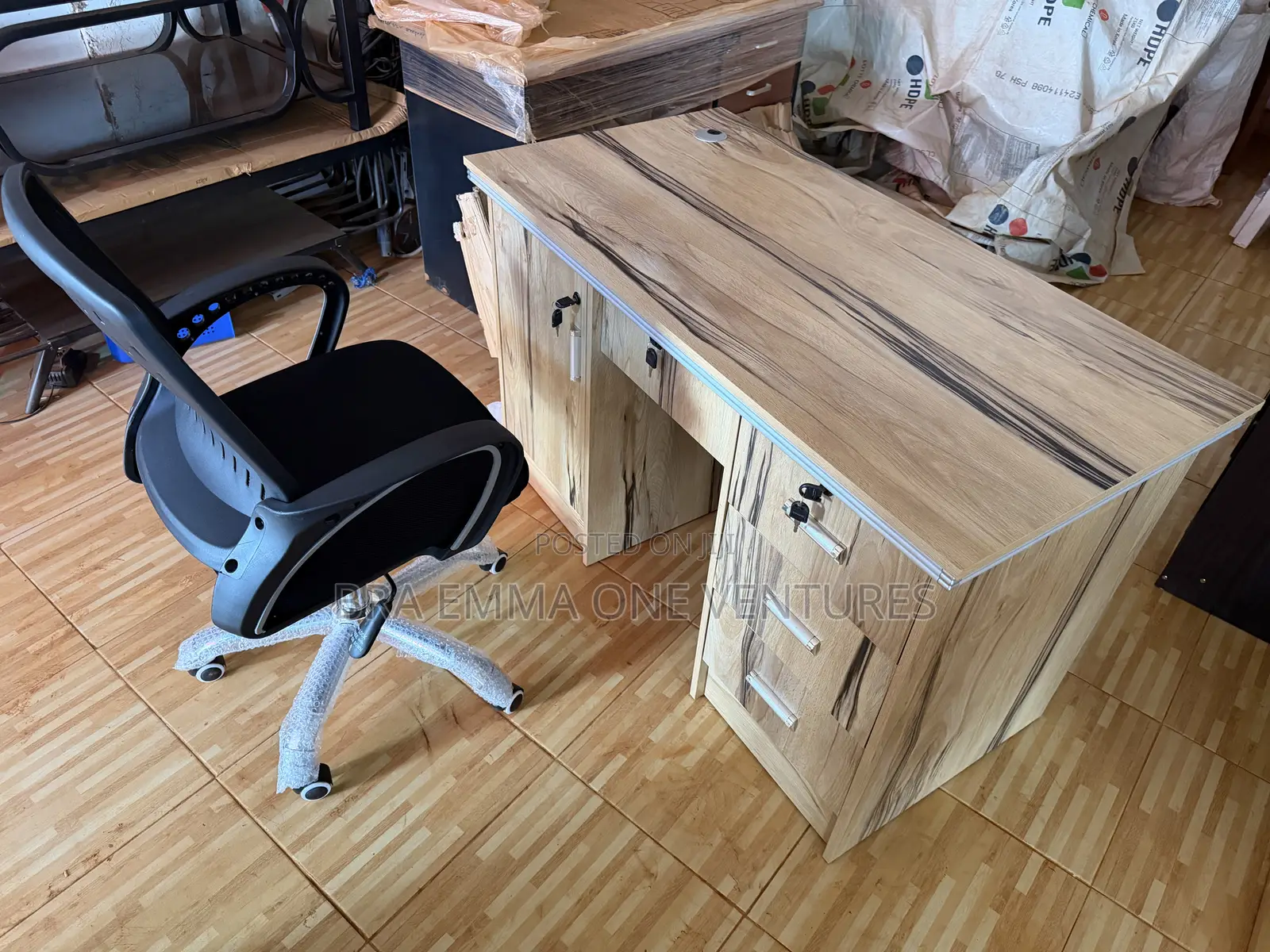 Nice Office Desk & Chair