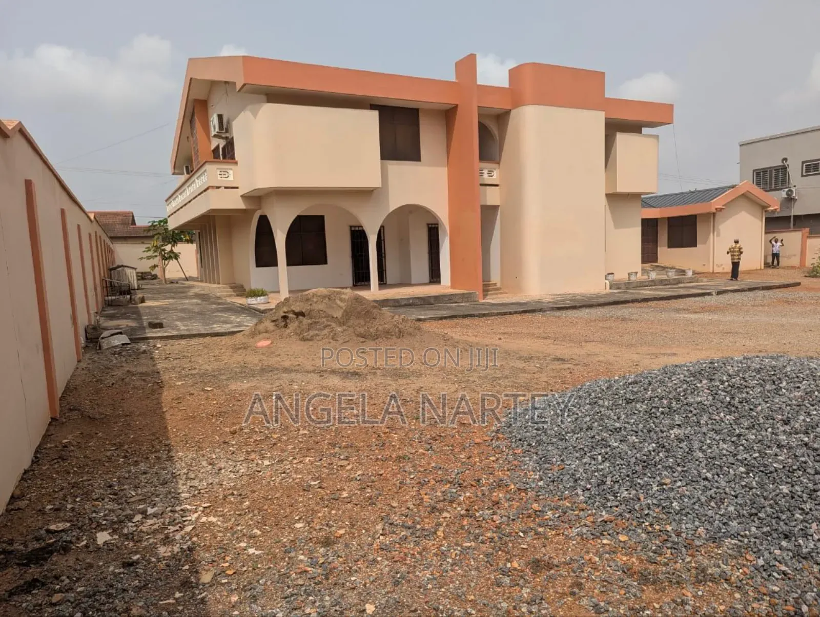 6bdrm House in North Legon for sale